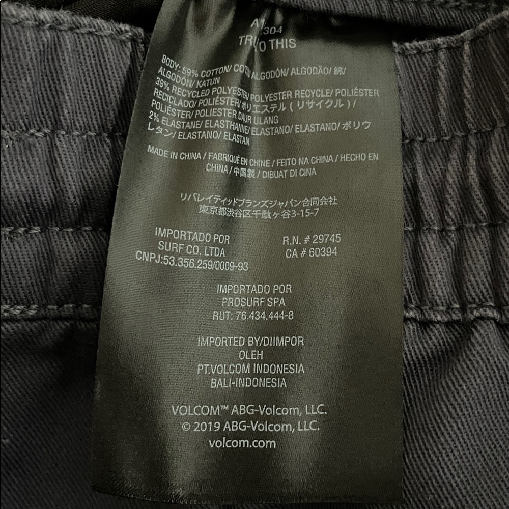 VOLCOM Shorts - Picture 8 of 8